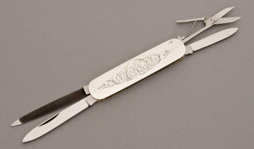 Hen & Rooster 4 Blade Lobster with 925 Silver Handles handle material - Obverse Side - Item #KLC08200