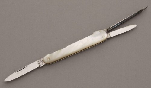 Hen & Rooster Lobster Pen Knife with Mother of Pearl Scales handle material - Obverse Side - Item #KLC08472