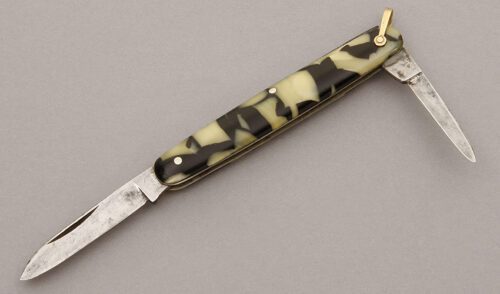 Remington Knives Gents Pen knife with Black & Yellow Celluloid handle material - Obverse Side - Item #KLC09358