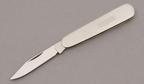 Hen & Rooster Model 104 Baby Barlow with Embossed Stainless Handles handle material - Obverse Side - Item #KLC10046