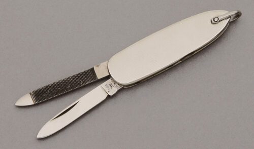 Hen & Rooster Model 517G Tear Drop Pen Knife with Geometrically Egrvd Stainless handle material - Obverse Side - Item #KLC10869