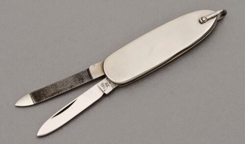 Hen & Rooster 517G Tear Drop Pen Knife with Geometrically Egrvd Stainless handle material - Obverse Side - Item #KLC10871