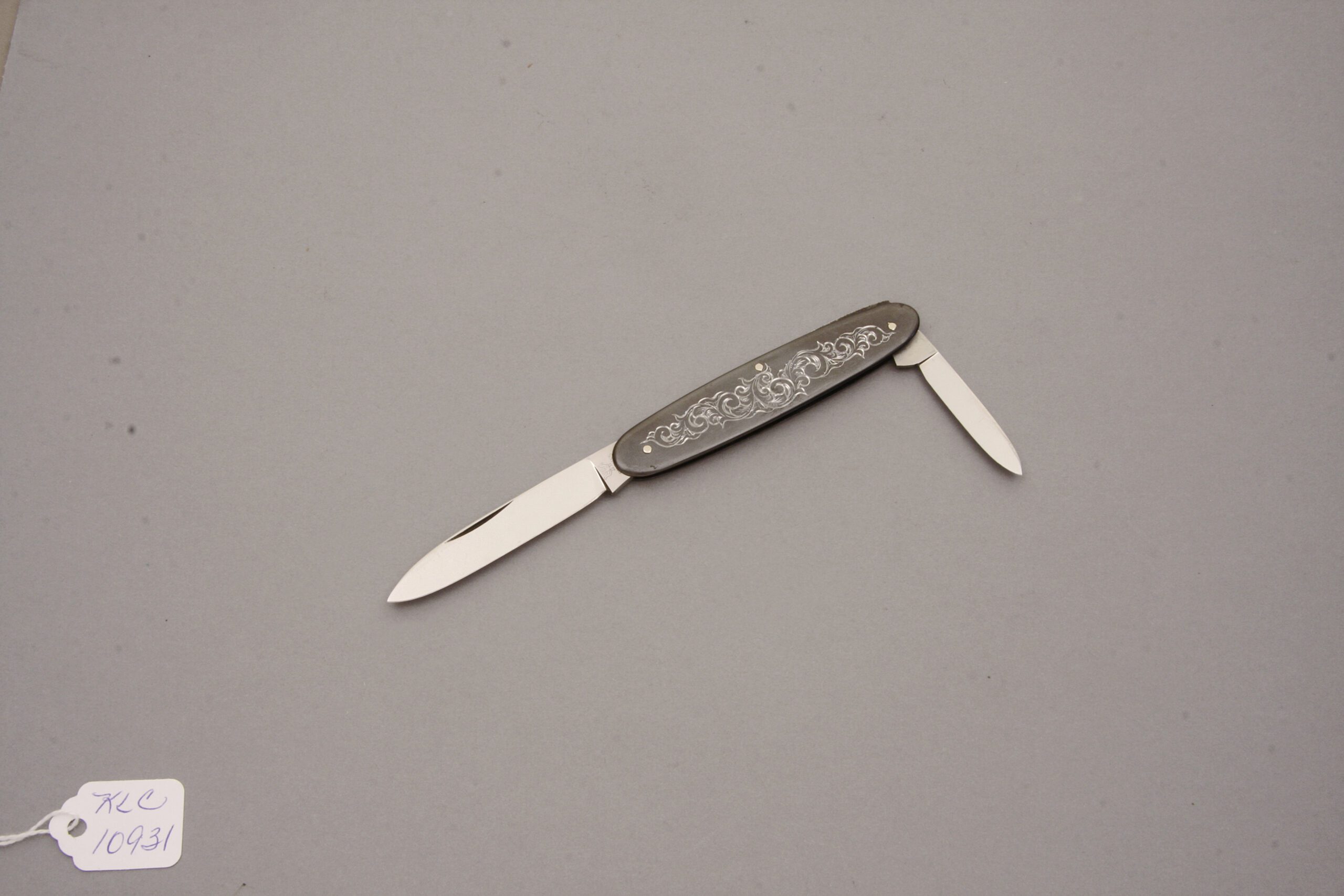 Hen & Rooster Two Blade Gents Folder with Steel Frame handle material - Obverse Side - Item #KLC10931