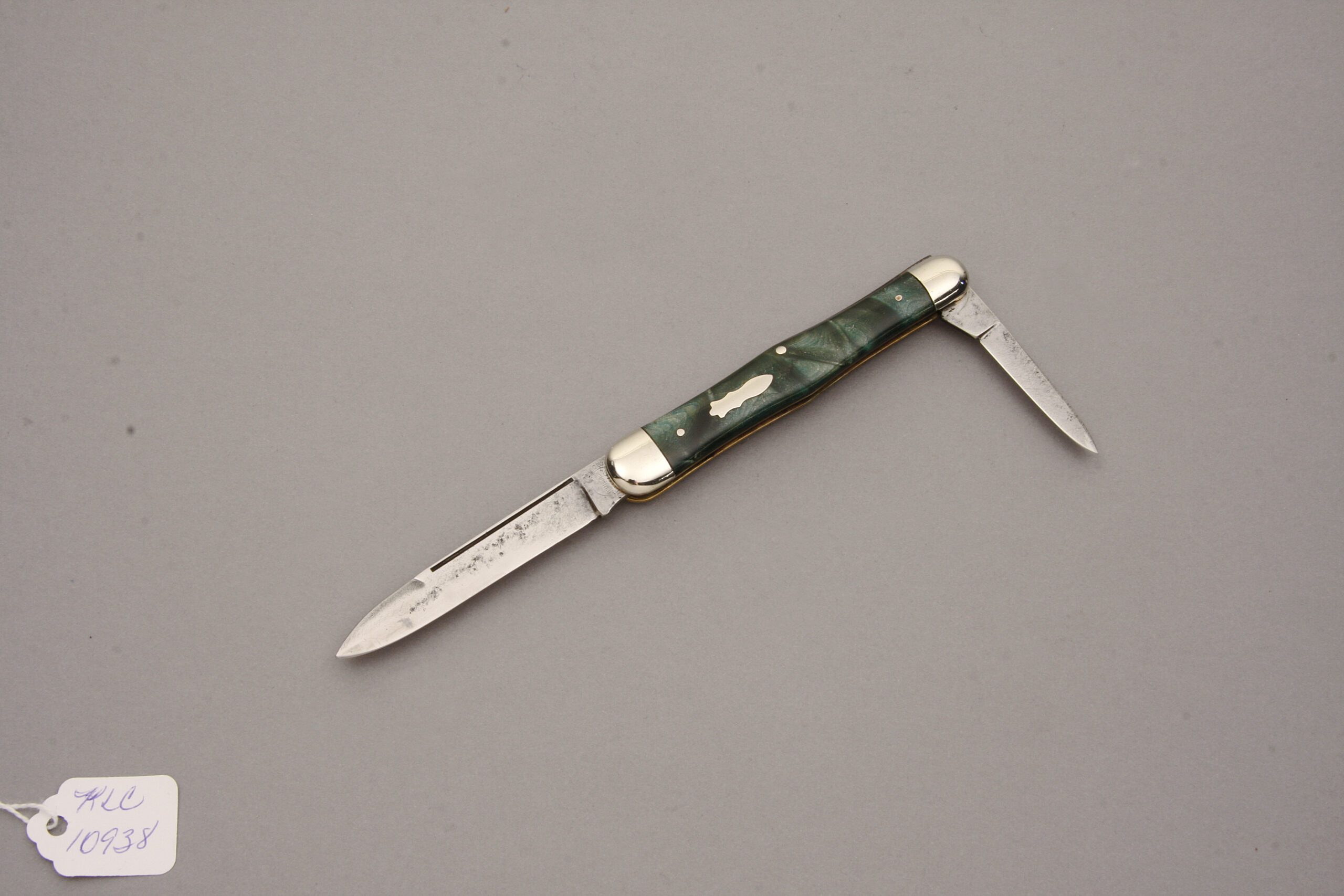 Remington Knives R6565 Swell Center with Green Pyremite Scales handle material - Obverse Side - Item #KLC10938