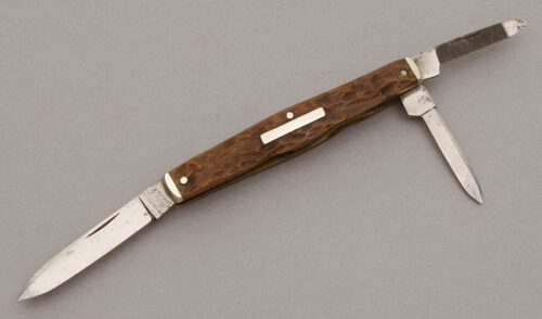 Robeson Cutlery Whittler with Brown Jigged Bone Scales handle material - Obverse Side - Item #KLC10968