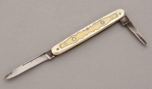 United Cutlery Two Blade Pen with Nickel Silver Frame handle material - Obverse Side - Item #KLC11285