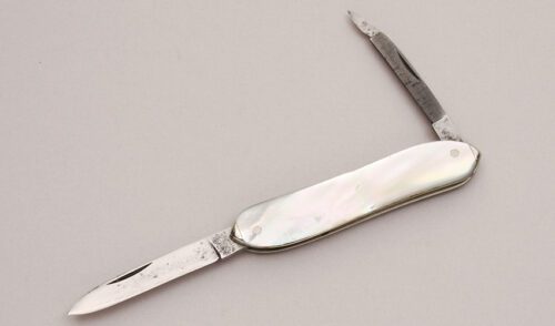 Valley Forge Cutlery Co Gents Pen Knife with Mother of Pearl Scales handle material - Obverse Side - Item #KLC12293