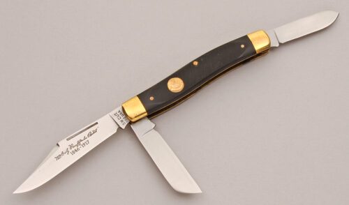 Schrade Cutlery Buffalo Bill Commemorative with Sawcut Delrin Scales handle material - Obverse Side - Item #KLC12540