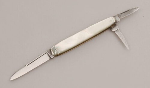 LF&C Whittler with Mother of Pearl Scales handle material - Obverse Side - Item #KLC12722