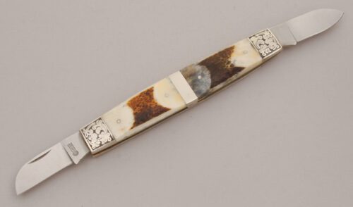 United Cutlery Country Whittler with Stag Handle Scales handle material - Obverse Side - Item #KLC13417
