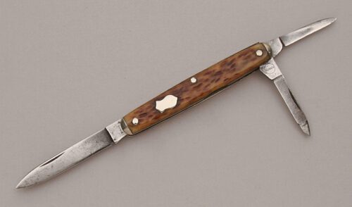 Remington Knives R6533 Whittler with Jigged Bone Scales handle material - Obverse Side - Item #KLC13626