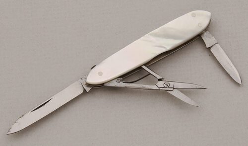 Cattaraugus Cutlery Lobster Folder with Mother Of Pearl Scales handle material - Obverse Side - Item #KLC15216