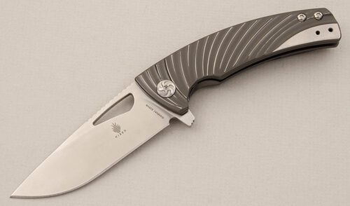 Kizer Cutlery Kyre with Grooved Titanium Frame handle material - Obverse Side - Item #KLC15370