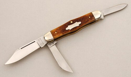 Schatt & Morgan 3766 Woodsman with Amber Jigged Bone Scales handle material - Obverse Side - Item #KLC15534