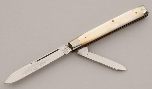 Fightin' Bull Wendell Carson Doctor's Knife with Gold Lip Pearl Scales handle material - Obverse Side - Item #KLC15900