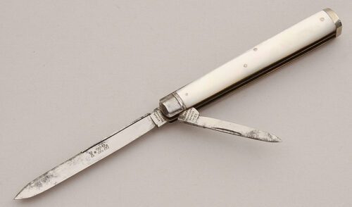 George Wostenholm Cutlery Doctor's Knife with Mother Of Pearl Scales handle material - Obverse Side - Item #KLC15910